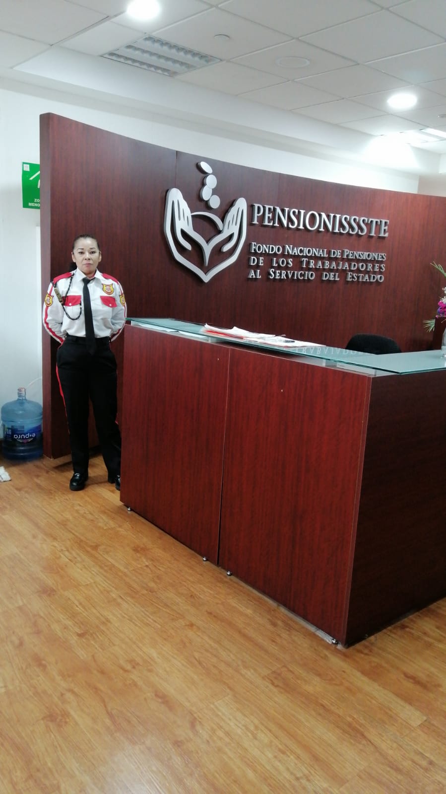 Guardias de seguridad en operación